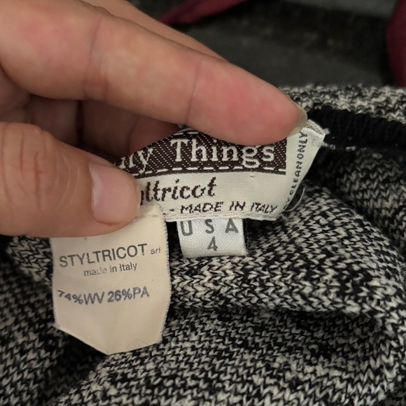 Chic Women's Black-Trimmed Gray Blazer - Picture 7 of 7